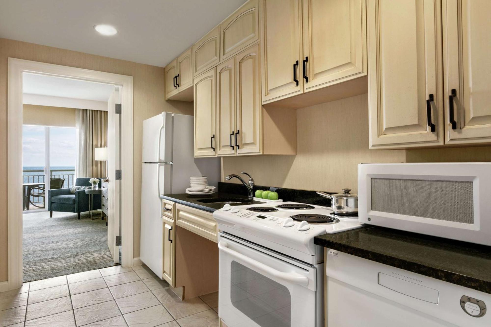 Queen Suite Tub Mobility Accessible Oceanfront