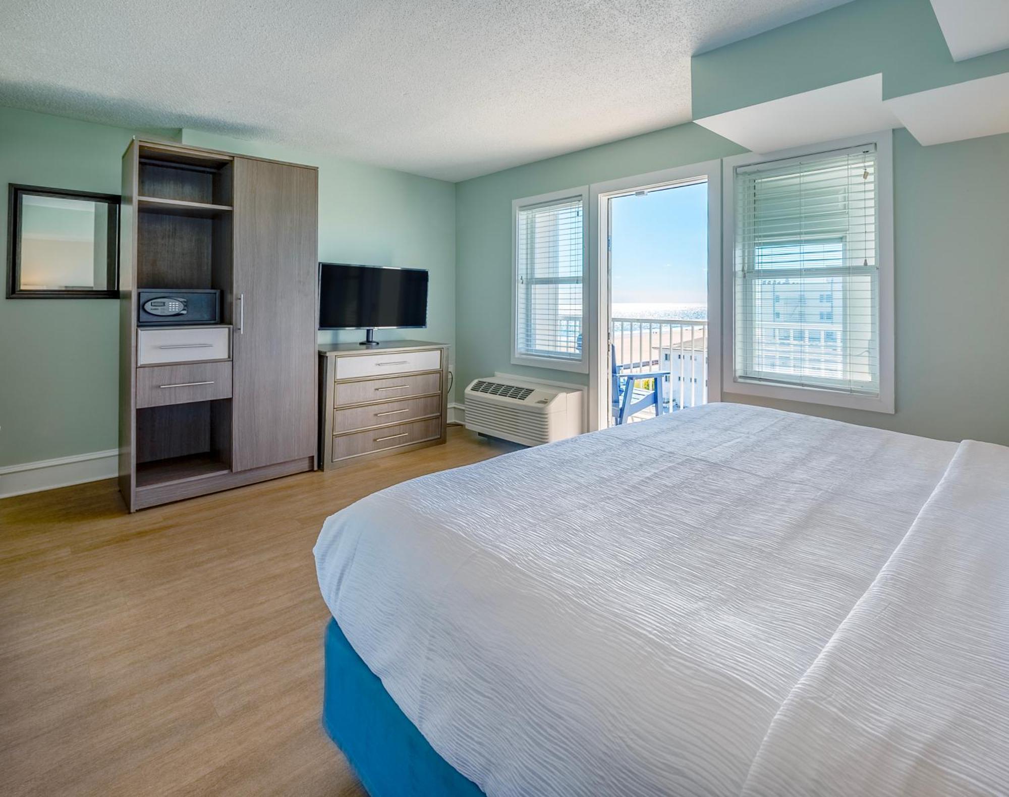 Efficiency King Oceanview Balcony