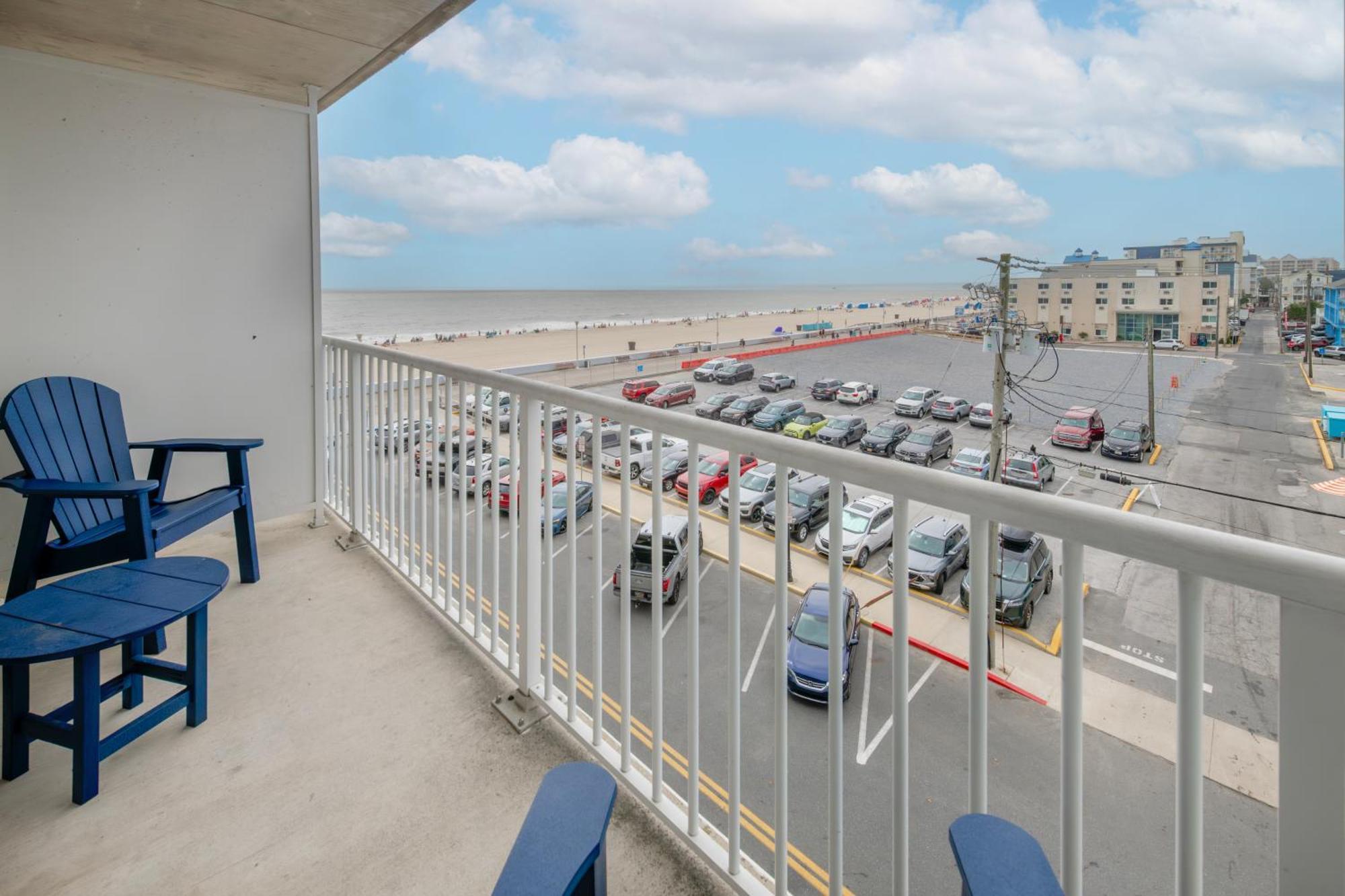 Efficiency King Oceanview Balcony